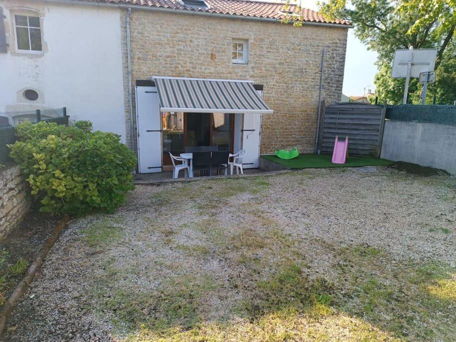 Charmante Maison En Pierres Sainte-Radégonde-des-Noyers Εξωτερικό φωτογραφία
